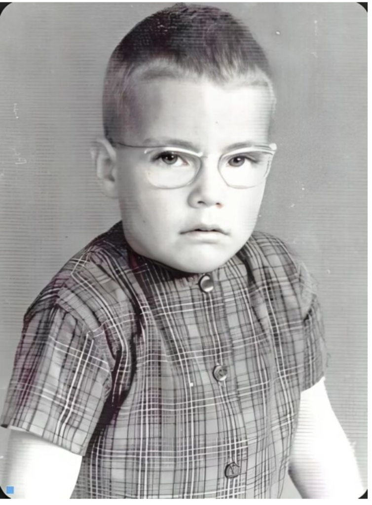 Nigdy nie uwierzycie, że ten maluch jest najsłynniejszym aktorem filmów akcji.