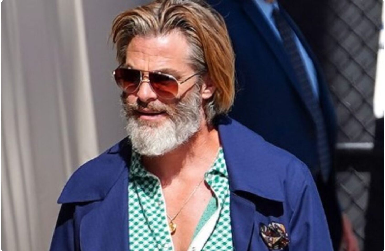 Nazywano go najprzystojniejszym mężczyzną, ale teraz trudno go rozpoznać. O kim mowa?