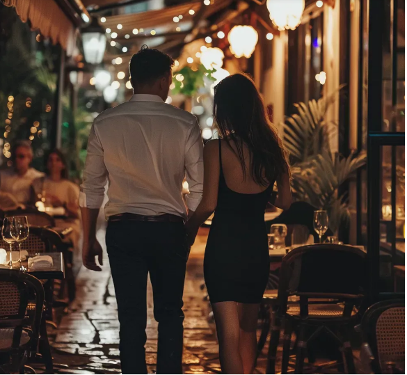 KOBIETA OBRAZIŁA MNIE W RESTAURACJI, NIE WIEDZĄC, ŻE JESTEM MATKĄ JEJ CHŁOPAKA.