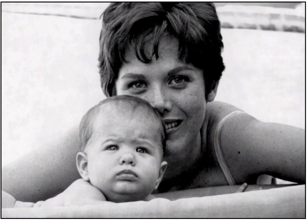 „Nie wydaje ci się, że twoja twarz wygląda brzydko?”. Dlaczego Jennifer Aniston postanowiła zerwać kontakt z matką?