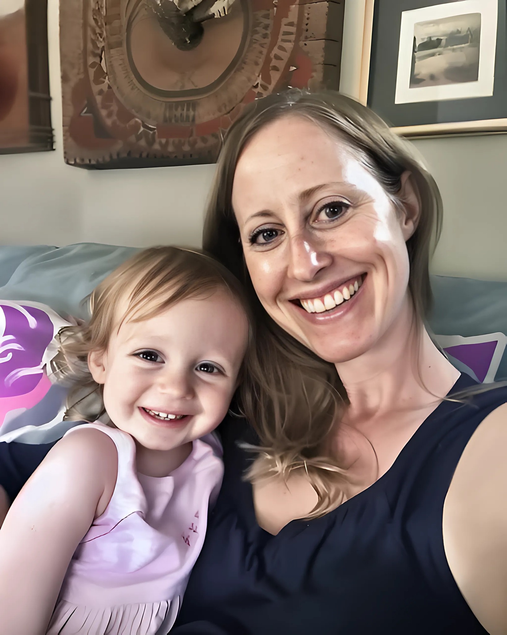 Mała dziewczynka była wyśmiewana za swoją własnoręcznie uszytą sukienkę – dopóki nie podjechała limuzyna i wszystko się nie zmieniło!