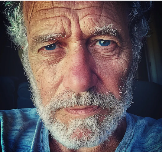 Mój mąż zostawił nas z dzieckiem w klasie ekonomicznej, a sam poszedł do klasy biznesowej — i po kilku dniach bardzo tego żałował.