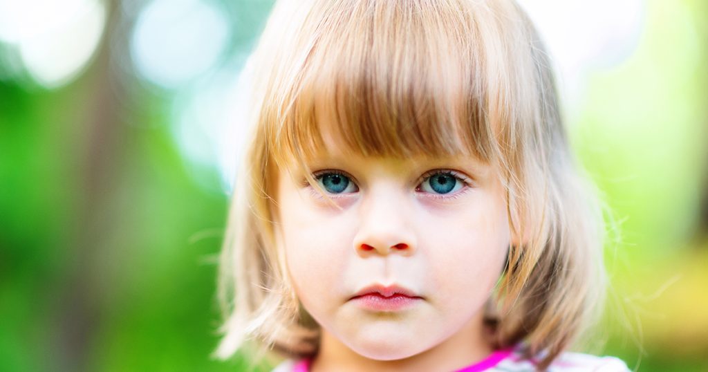 Moja teściowa wyrzuciła moją 6-letnią córkę z urodzinowego przyjęcia swojego siostrzeńca — kiedy dowiedziałam się, dlaczego, musiałam dać jej nauczkę.