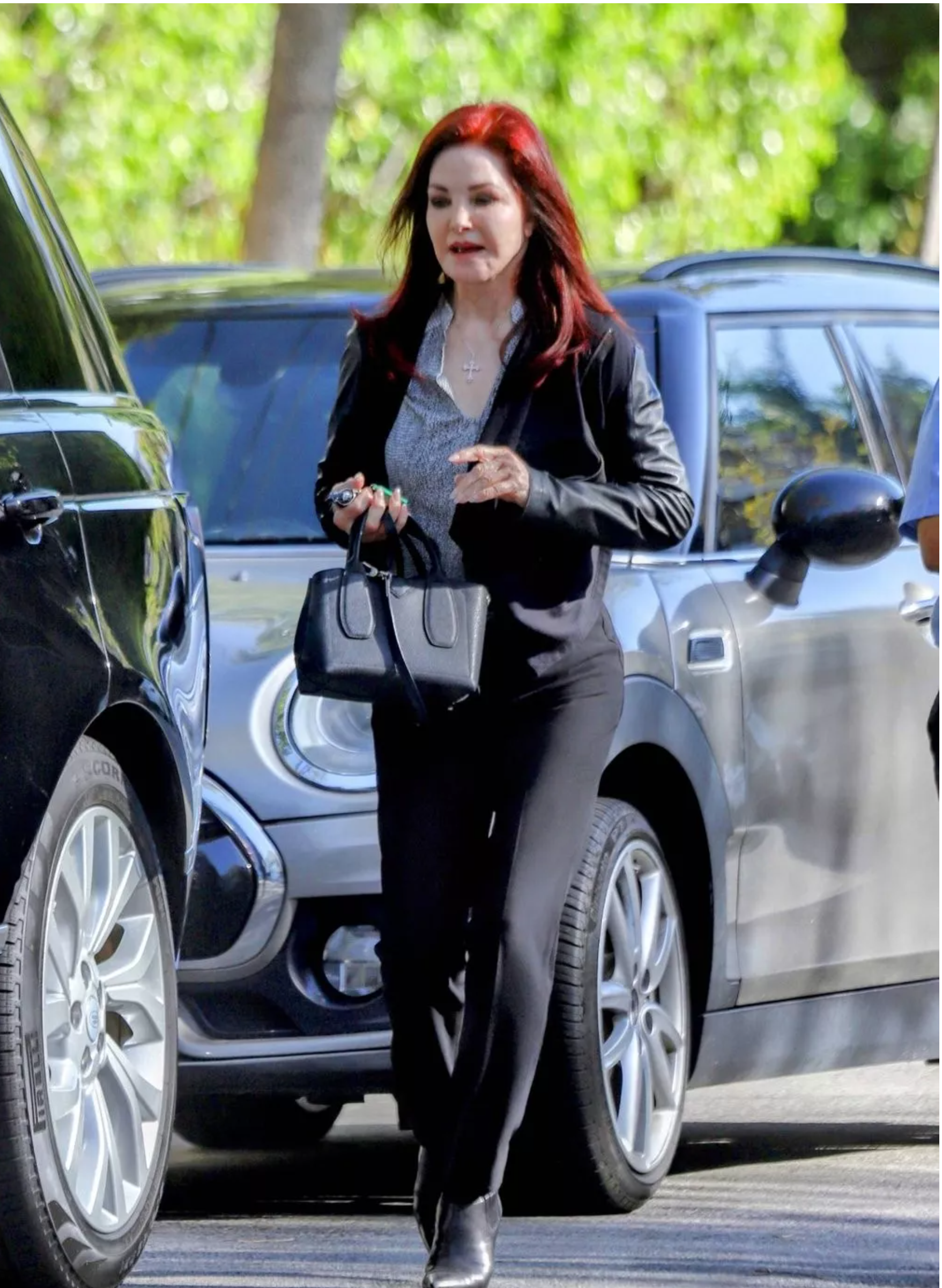 Nawet chirurdzy plastyczni nie są w stanie zapewnić piękna w wieku 90 lat. Wygląd żony Presleya