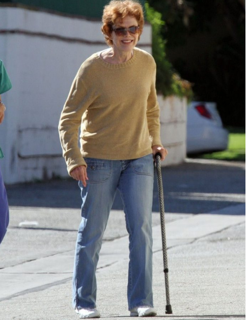 „Nie wydaje ci się, że twoja twarz wygląda brzydko?”. Dlaczego Jennifer Aniston postanowiła zerwać kontakt z matką?