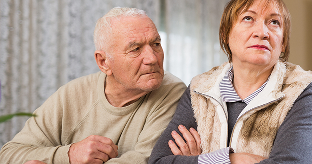 Mężczyzna, który po 47 latach małżeństwa opuścił żonę, po kilku miesiącach błaga ją na kolanach o wybaczenie.