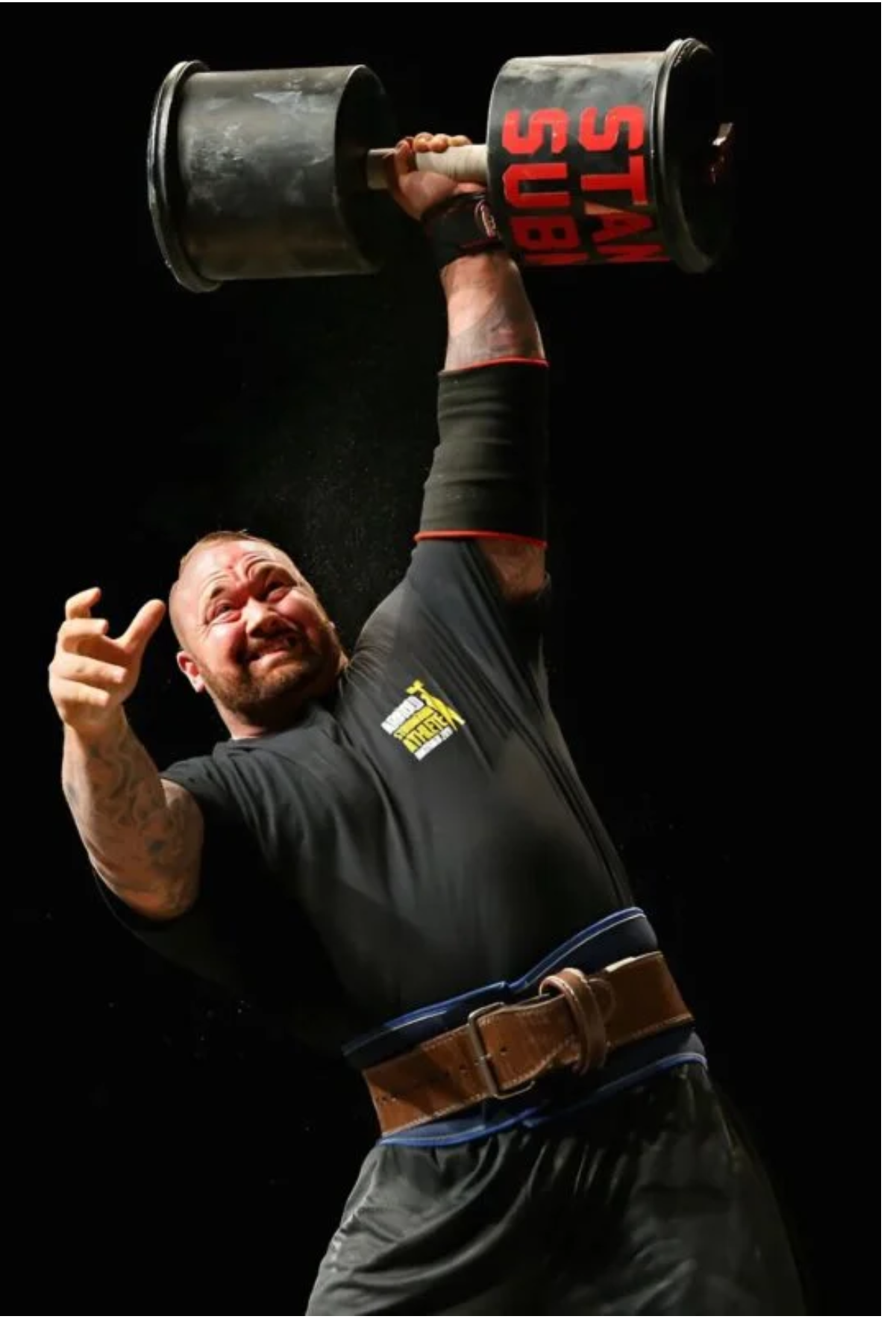 On ma ponad dwa metry wzrostu, a ona 157 cm. Rozpoznaliście tę gwiazdorską parę?