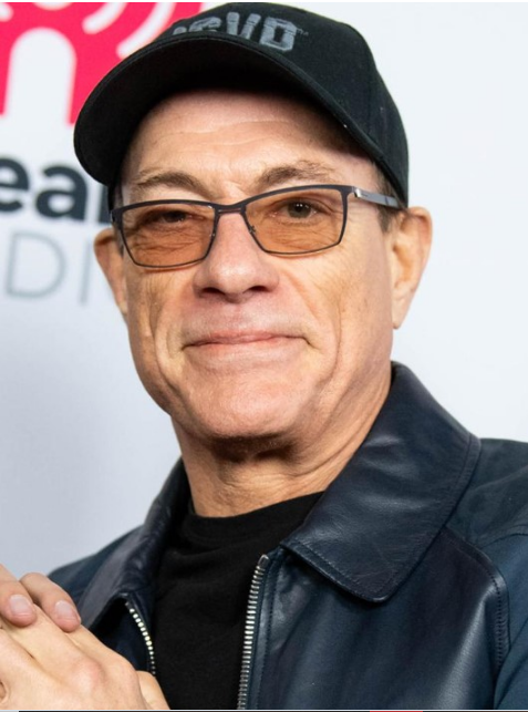 Ten sam, którego imię jest nierozerwalnie związane z filmami akcji. Zgadnijcie, kim jest ten aktor?