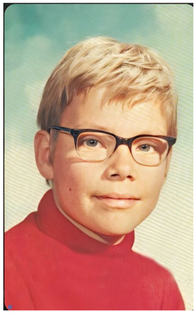 Nigdy nie uwierzycie, że ten maluch jest najsłynniejszym aktorem filmów akcji.