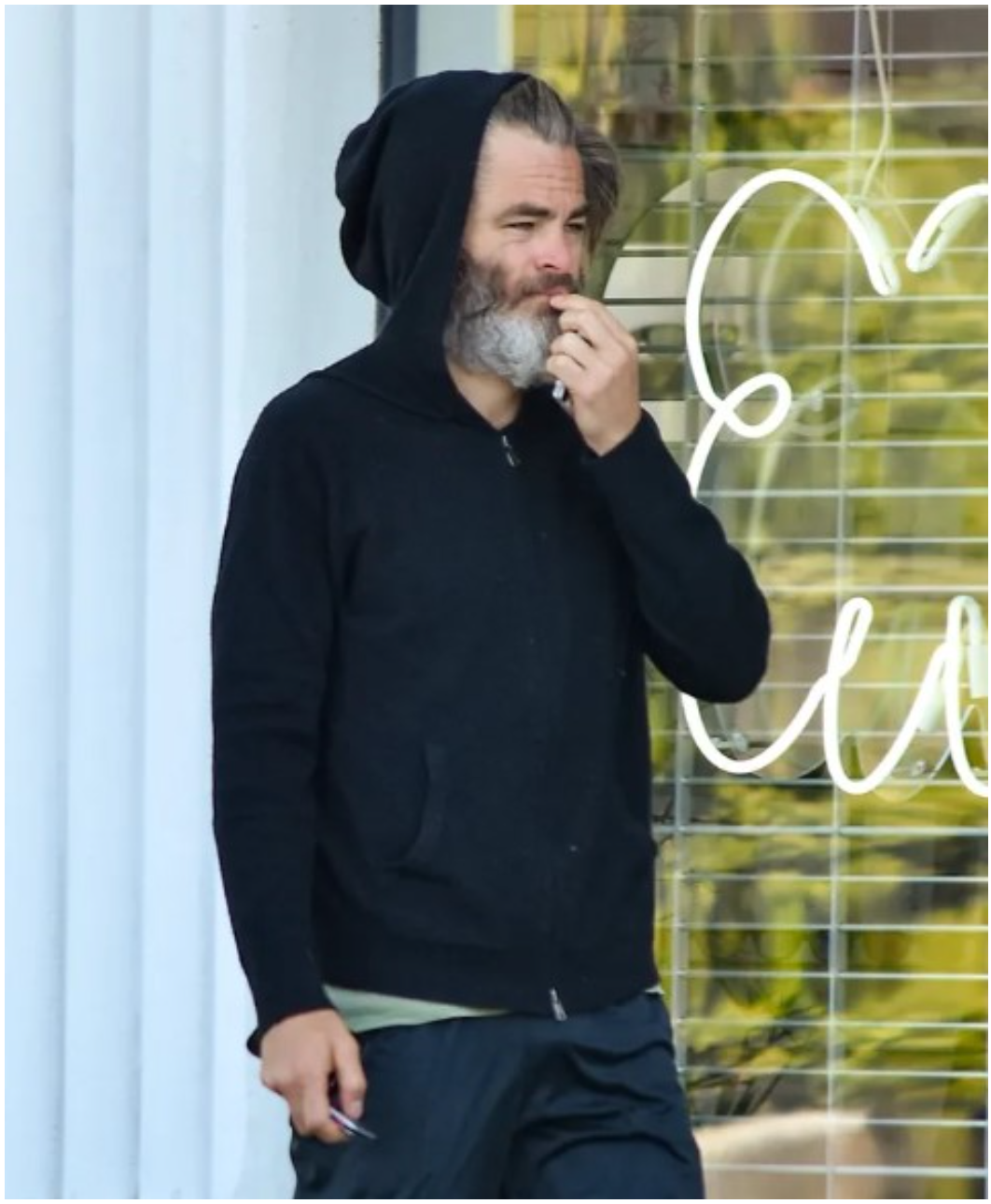 Nazywano go najprzystojniejszym mężczyzną, ale teraz trudno go rozpoznać. O kim mowa?