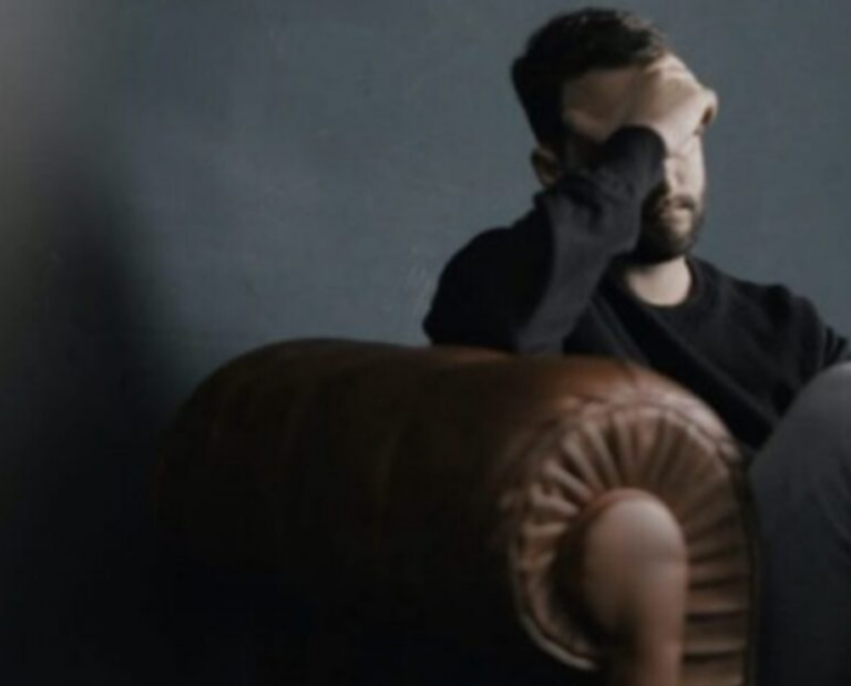 Dowiedziałam się, że moi sąsiedzi potajemnie korzystali z mojego jacuzzi przez cały rok – dałam im lekcję, której nie zapomną.