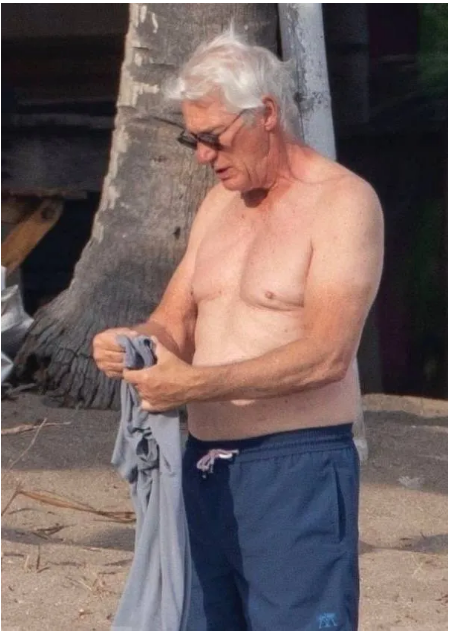 W wieku siedemdziesięciu pięciu lat Richard Gere nadal nie może uwolnić się od zainteresowania paparazzi.