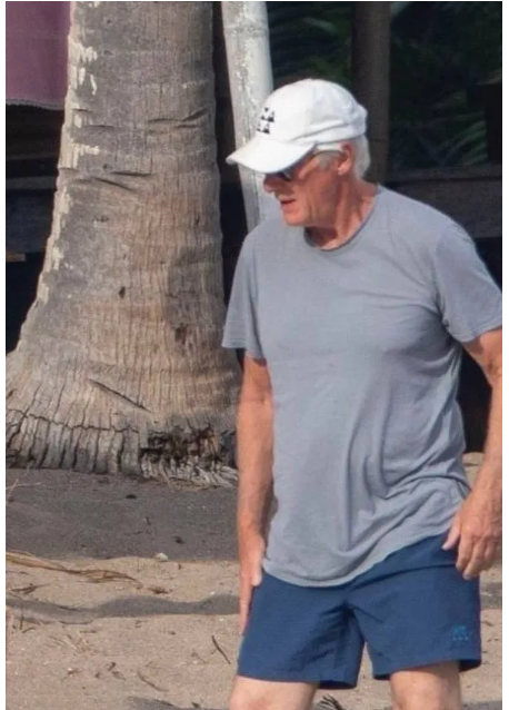 W wieku siedemdziesięciu pięciu lat Richard Gere nadal nie może uwolnić się od zainteresowania paparazzi.