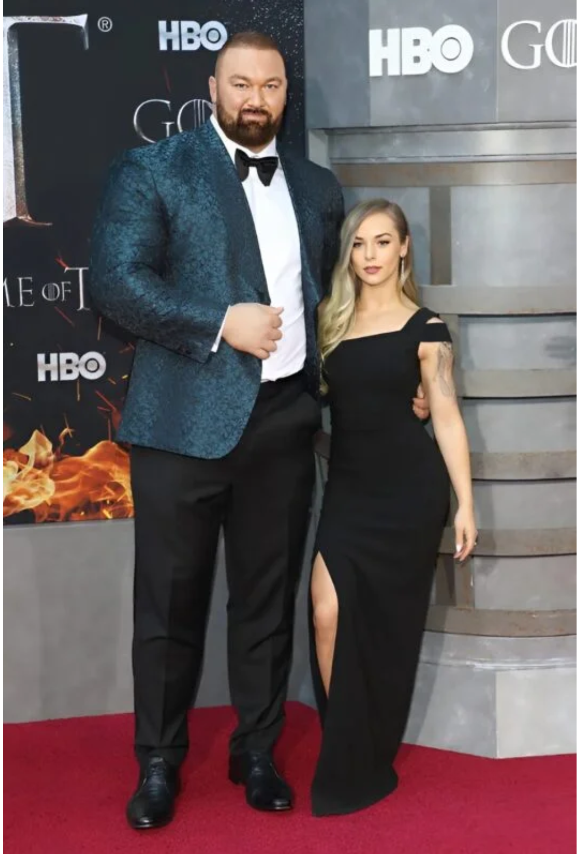 On ma ponad dwa metry wzrostu, a ona 157 cm. Rozpoznaliście tę gwiazdorską parę?