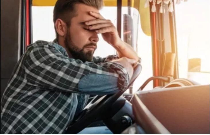 Kierowca autobusu wyrzucił 80-letnią kobietę za to, że nie zapłaciła za bilet.