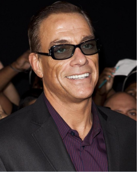 Ten sam, którego imię jest nierozerwalnie związane z filmami akcji. Zgadnijcie, kim jest ten aktor?