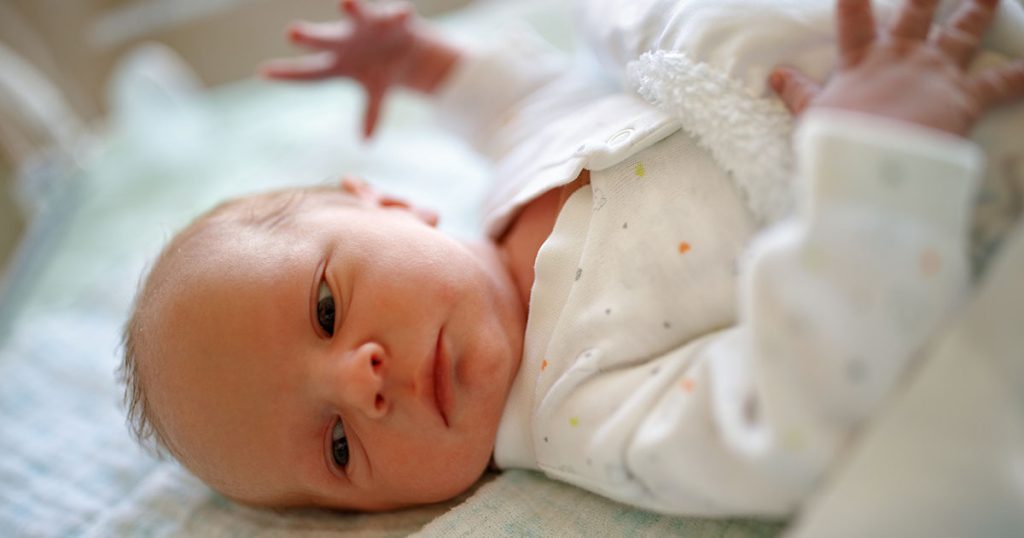 Moja dorosła córka zaszokowała mnie, przynosząc do domu nowo narodzone bliźniaki.