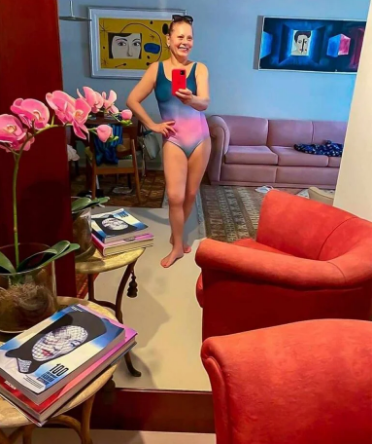 Ona jest oszałamiająca, nawet w wieku 72 lat.