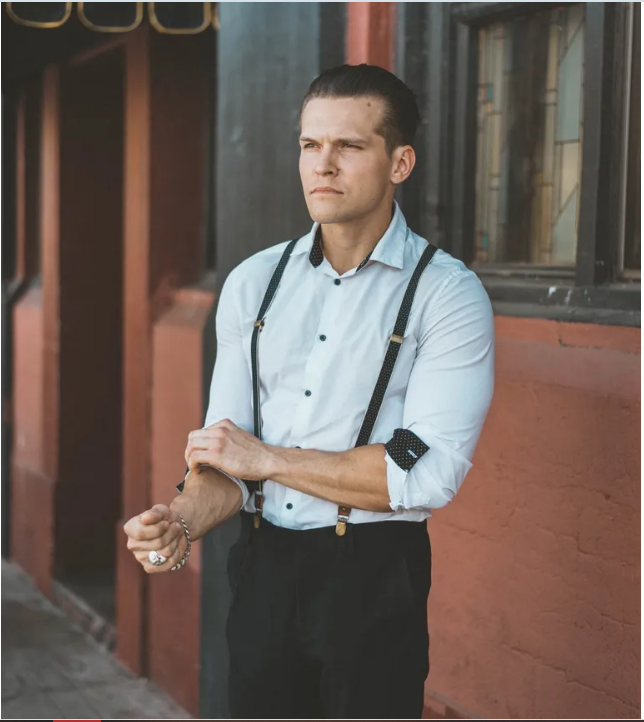 Dzień po tym, jak mój narzeczony zniknął z naszego ślubu, zobaczyłam go podpisującego dokumenty w biurze mojego ojca.