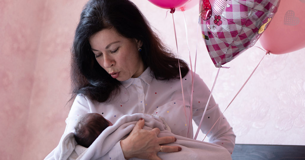 Po moim nagłym cięciu cesarskim mój mąż zostawił mnie i nasze nowo narodzone dziecko, żeby pojechać na tygodniowy wypad na plażę z kumplami. Myślał, że wróci do domu opalony i beztroski, jakby nic się nie stało – ale nawet nie podejrzewał, co czeka go za drzwiami...