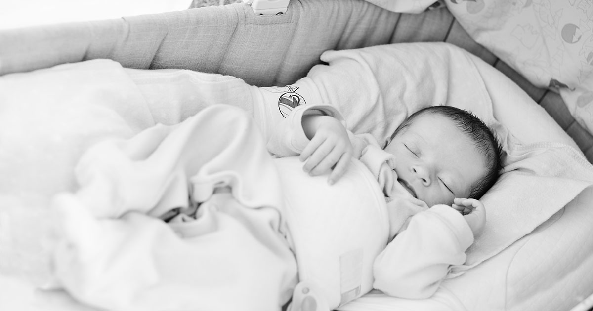 Znalazłem noworodka, płaczącego i porzuconego na ławce.