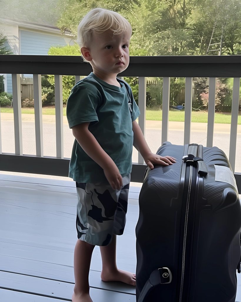 MOJE PIĘCIOLETNIE DZIECKO ZADZWONIŁO DO MNIE PRZERAŻONE I POWIEDZIAŁO: „NOWY TATA SIĘ OBUDZIŁ... ALE ZACHOWUJE SIĘ DZIWNIE” – POBiegłam do domu tak szybko, jak tylko mogłam.