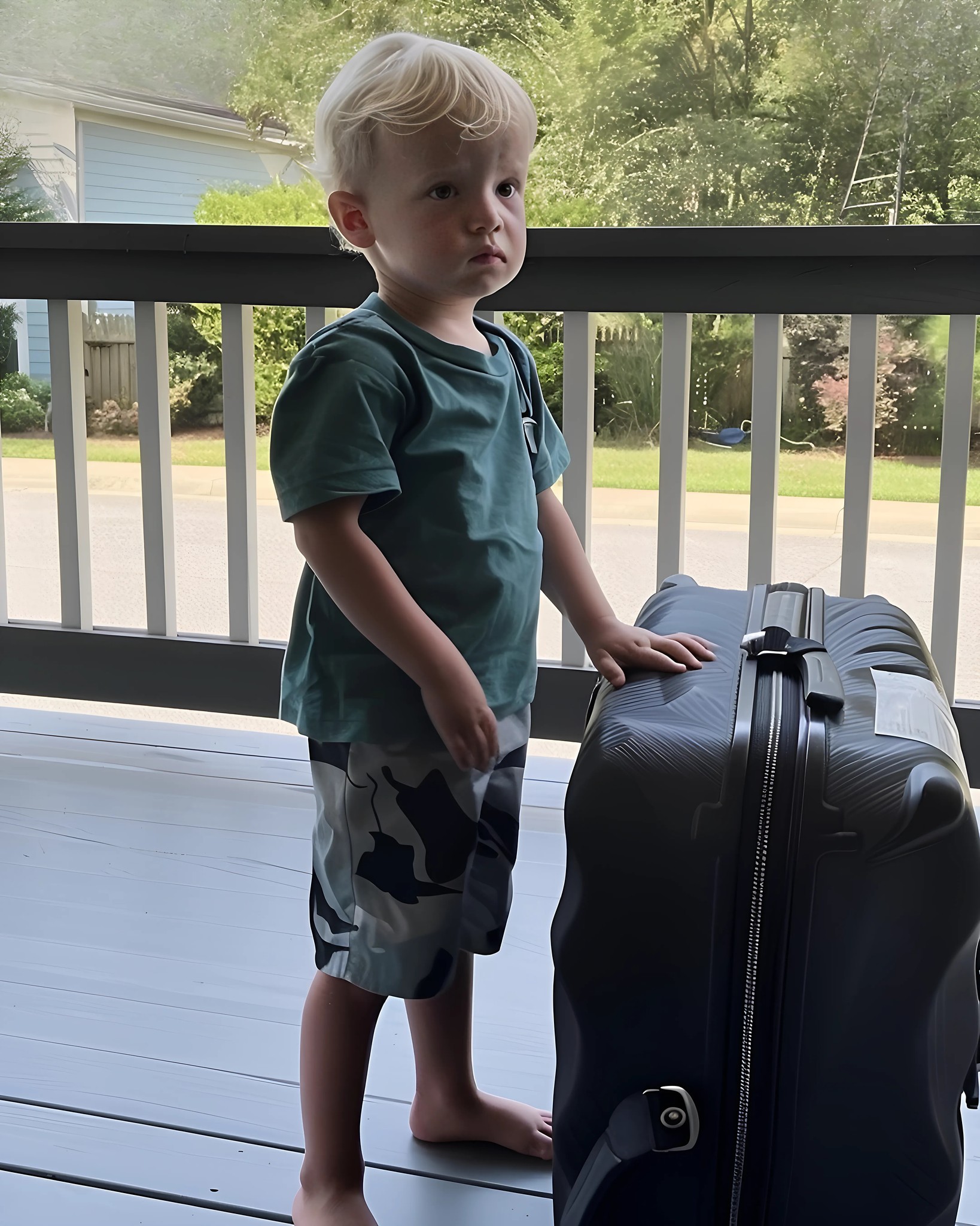 MOJE PIĘCIOLETNIE DZIECKO ZADZWONIŁO DO MNIE PRZERAŻONE I POWIEDZIAŁO: „NOWY TATA SIĘ OBUDZIŁ... ALE ZACHOWUJE SIĘ DZIWNIE” – POBiegłam do domu tak szybko, jak tylko mogłam.