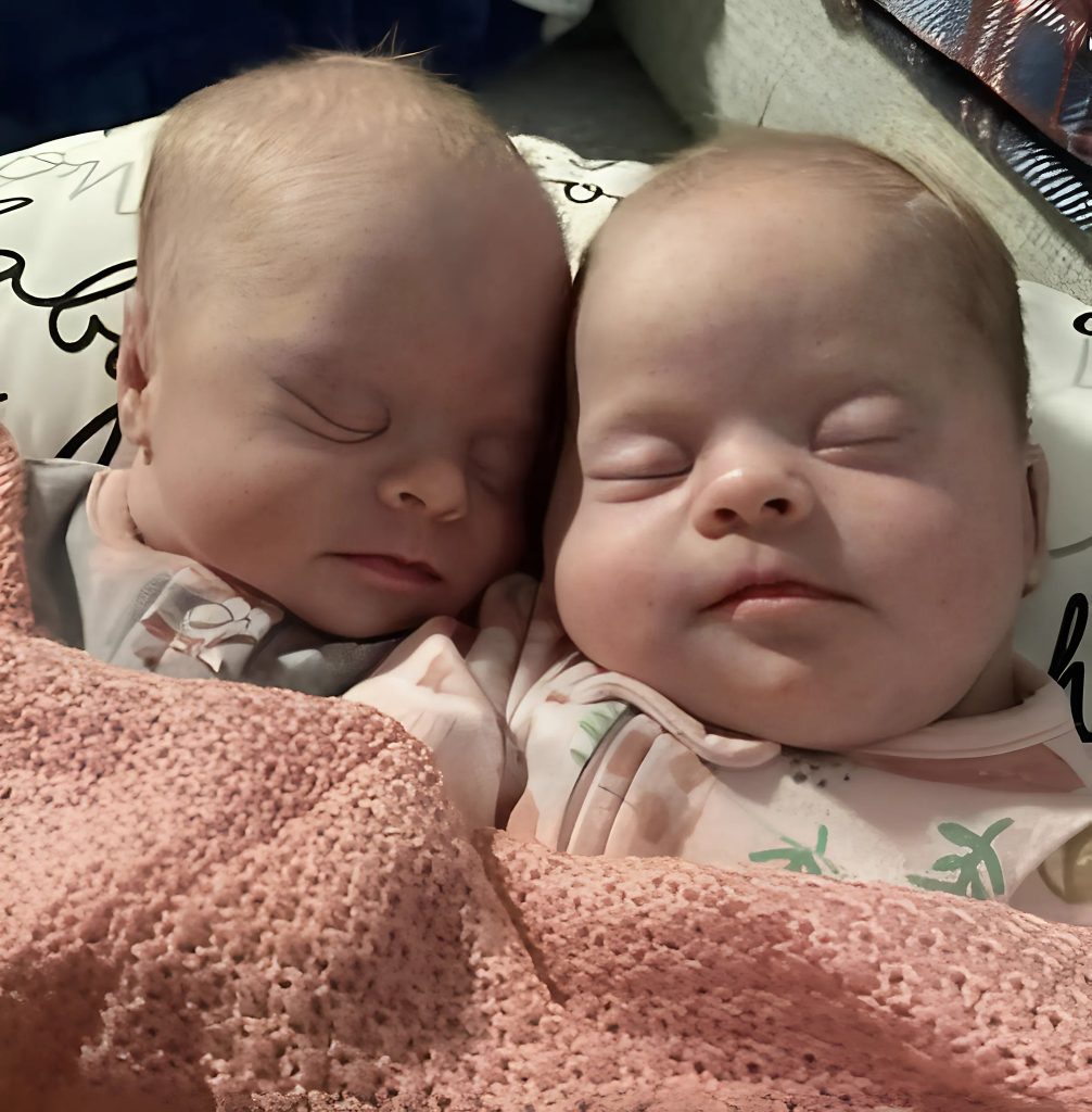 WRÓCIŁAM DO DOMU Z NOWO NARODZONYMI BLIŹNIĘTAMI I ODKRYŁAM, ŻE ZAMKI ZOSTAŁY WYMIENIONE, RZECZY WYRZUCONE, A NA MNIE CZEKAŁA ZAPISKA.