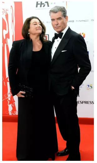 Żona Brosnana jest zasypywana komplementami. Widzieliście, jak schudła?