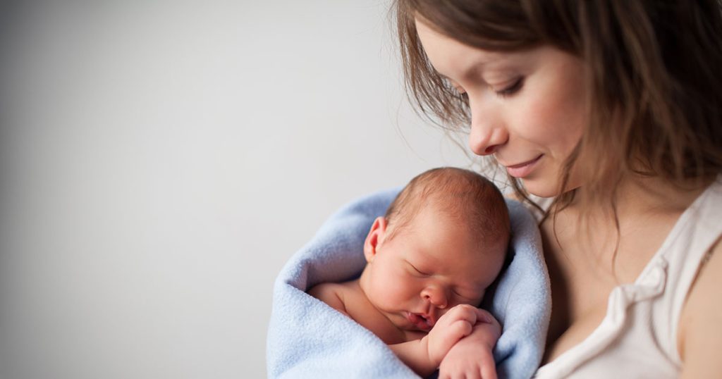 Po moim nagłym cięciu cesarskim mój mąż zostawił mnie i nasze nowo narodzone dziecko, żeby pojechać na tygodniowy wypad na plażę z kumplami. Myślał, że wróci do domu opalony i beztroski, jakby nic się nie stało – ale nawet nie podejrzewał, co czeka go za drzwiami...