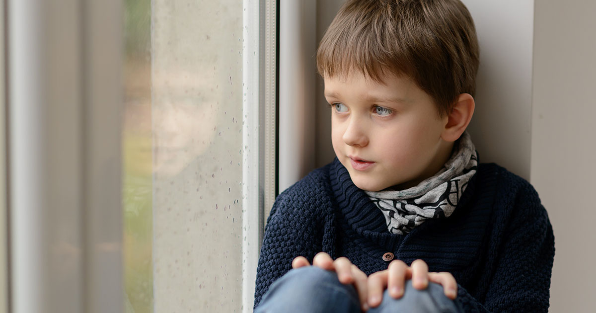 MOJE PIĘCIOLETNIE DZIECKO ZADZWONIŁO DO MNIE PRZERAŻONE I POWIEDZIAŁO: „NOWY TATA SIĘ OBUDZIŁ... ALE ZACHOWUJE SIĘ DZIWNIE” – POBiegłam do domu tak szybko, jak tylko mogłam.