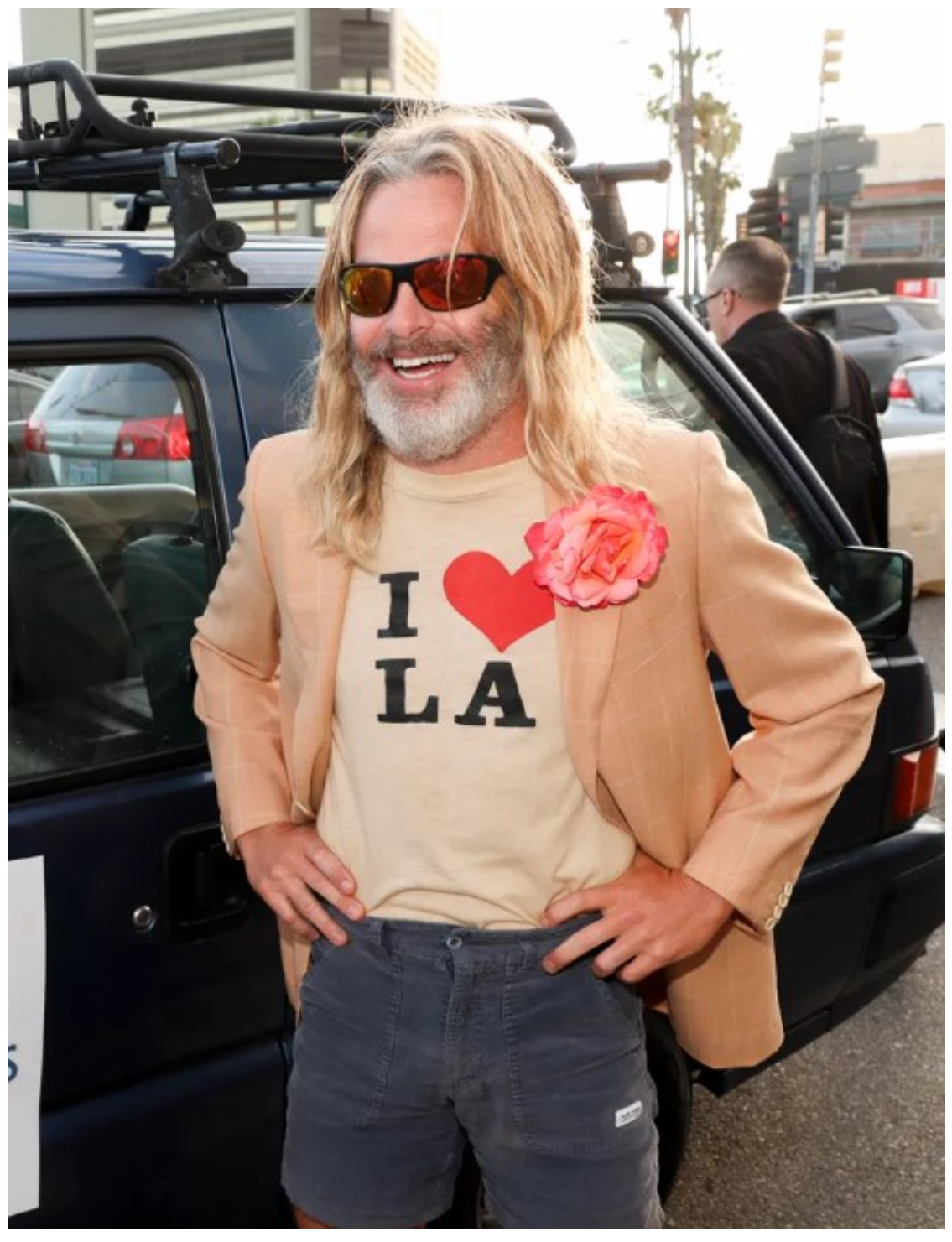 Nazywano go najprzystojniejszym mężczyzną, ale teraz trudno go rozpoznać. O kim mowa?