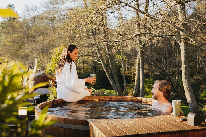 Dowiedziałam się, że moi sąsiedzi potajemnie korzystali z mojego jacuzzi przez cały rok – dałam im lekcję, której nie zapomną.