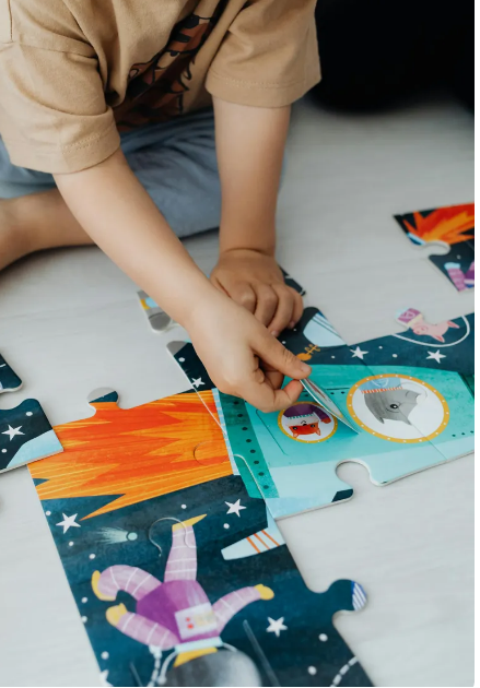 Wyszłam za mąż za wdowca z małym synkiem — pewnego dnia chłopiec powiedział mi, że jego prawdziwa mama nadal mieszka w naszym domu.