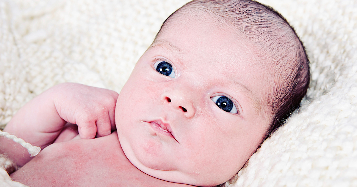 Znalazłem noworodka, płaczącego i porzuconego na ławce.