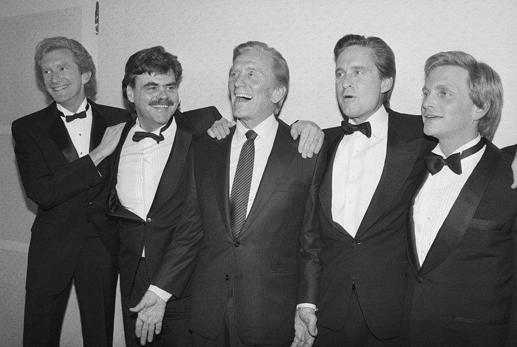 Kirk Douglas spędził życie pomagając tym, którzy najbardziej tego potrzebowali, wraz ze swoją kochającą żoną.