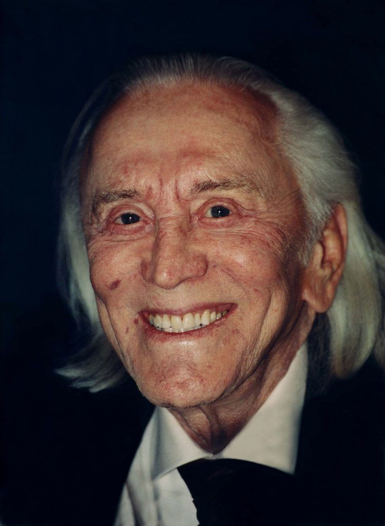 Kirk Douglas spędził życie pomagając tym, którzy najbardziej tego potrzebowali, wraz ze swoją kochającą żoną.