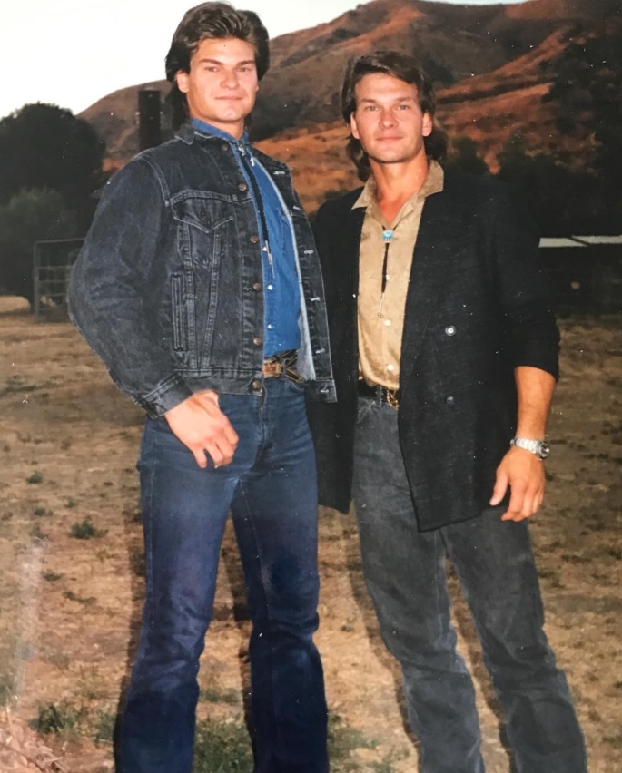 Młodszy brat Patricka Swayze'a wygląda dokładnie tak samo jak on! Spójrzcie na to uderzające podobieństwo!