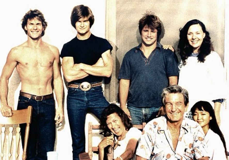 Młodszy brat Patricka Swayze'a wygląda dokładnie tak samo jak on! Spójrzcie na to uderzające podobieństwo!