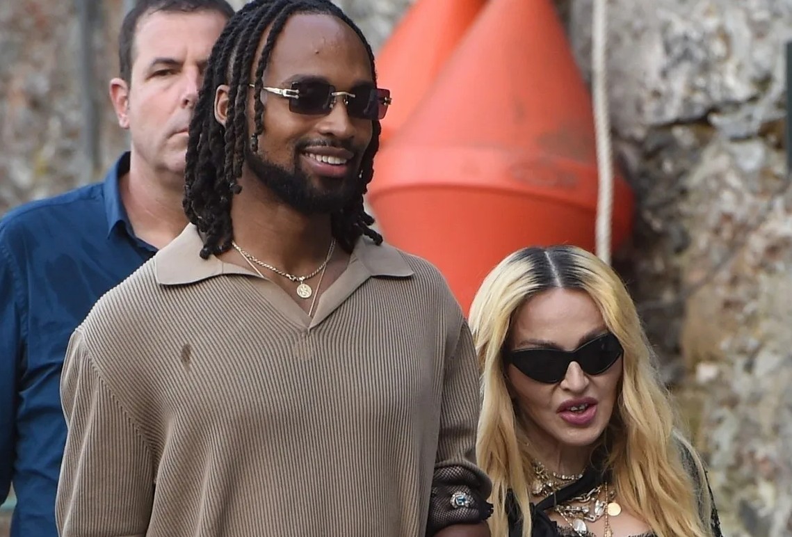 „Mąż, który zostanie opiekunem”. Widzowie potępiają wybór Madonny.