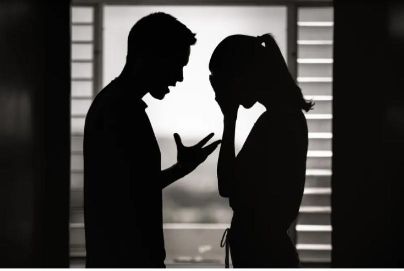 Mój mąż zażądał, abyśmy dzielili się finansami w proporcji 50/50, ponieważ otrzymał podwyżkę. Zgodziłam się, ale pod jednym warunkiem.