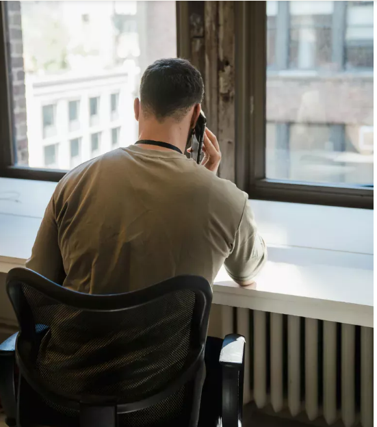 Adoptowaliśmy 4-letnią dziewczynkę – miesiąc później podeszła do mnie i powiedziała: „Mamo, nie ufaj tacie”.