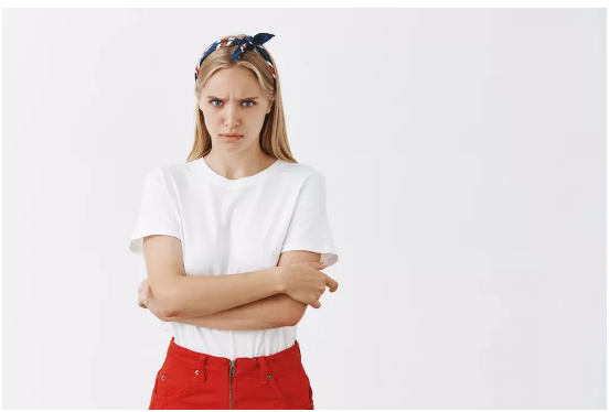 Adoptowaliśmy 4-letnią dziewczynkę – miesiąc później podeszła do mnie i powiedziała: „Mamo, nie ufaj tacie”.