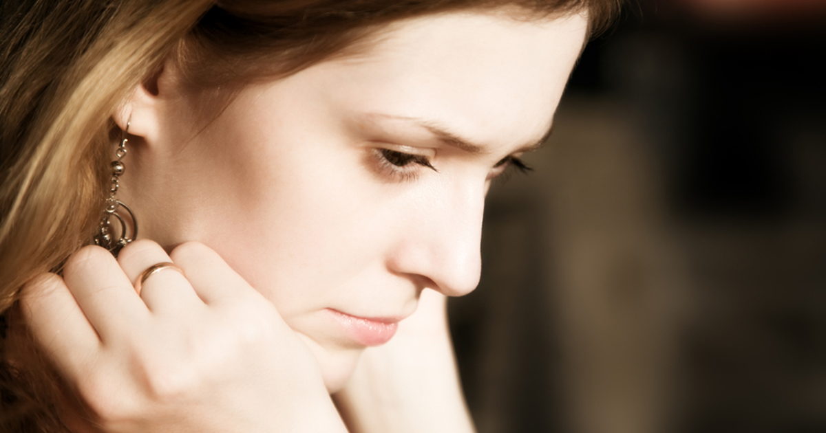 Zostawił mnie dla młodej kobiety i chwalił się swoją „nową wersją” – ale kiedy ona odeszła do jego syna, nagle przestało mu być do śmiechu.