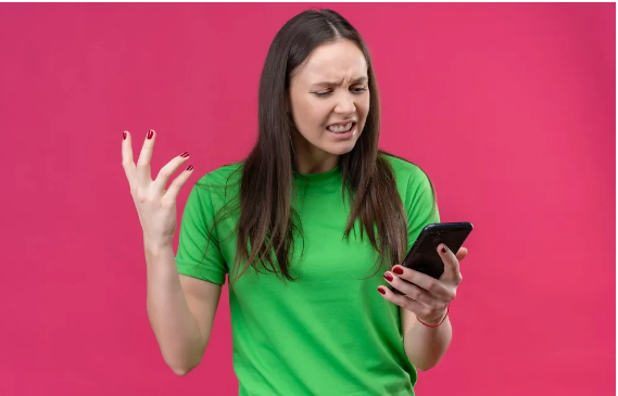 Moja macocha sprzedała mi dom swojej matki — po latach zażądała, abym zwrócił jej ten dom wraz z całym wyposażeniem.