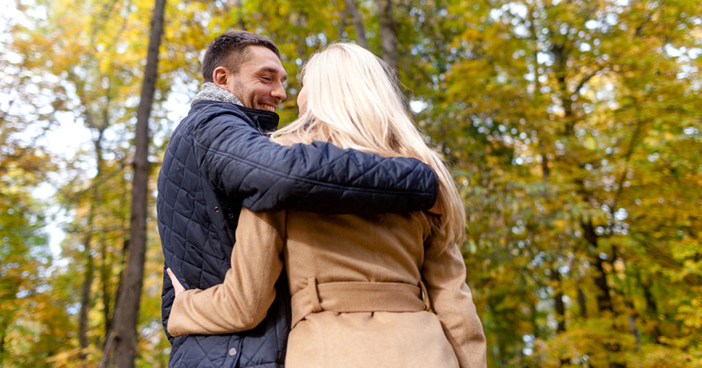 Wątpiłam, czy warto spotykać się z samotnym ojcem, ale to, co odkryłam, gdy wprowadził się do mojego domu, sprawiło, że zbladłam.