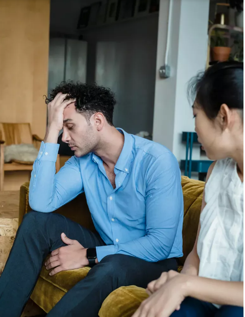 Adoptowaliśmy 4-letnią dziewczynkę – miesiąc później podeszła do mnie i powiedziała: „Mamo, nie ufaj tacie”.