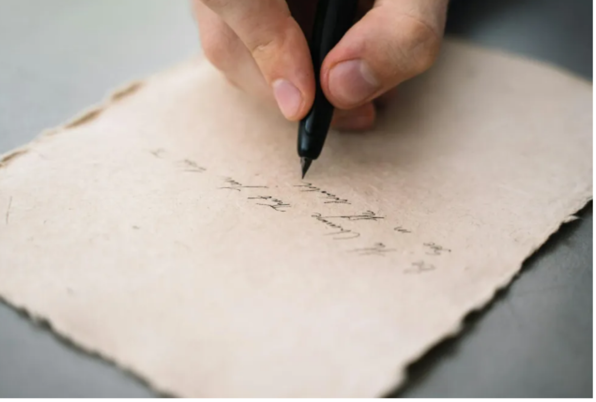 W szafie znalazłam zapomniany prezent ślubny — w środku była tajemnica mojego męża.