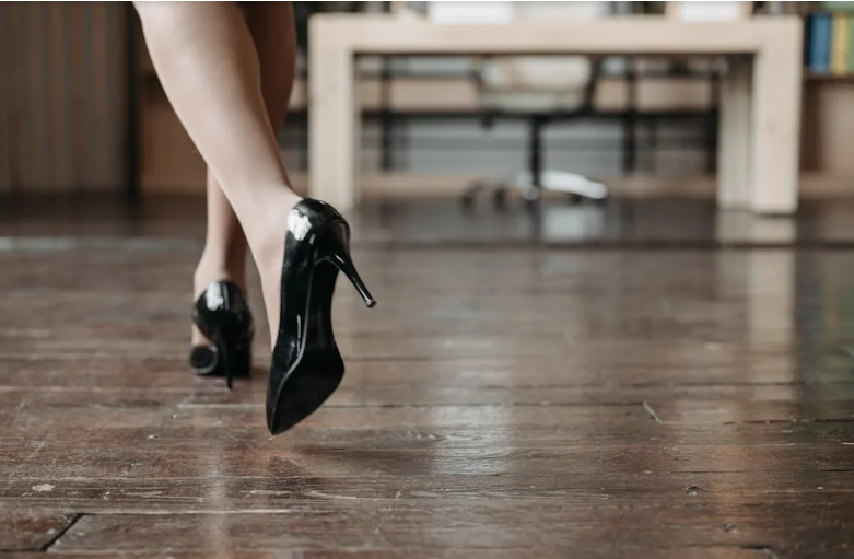 Zobaczyłam wiadomość „Jestem w ciąży” na telefonie męża i potajemnie poszłam na kolację z nieznajomym.