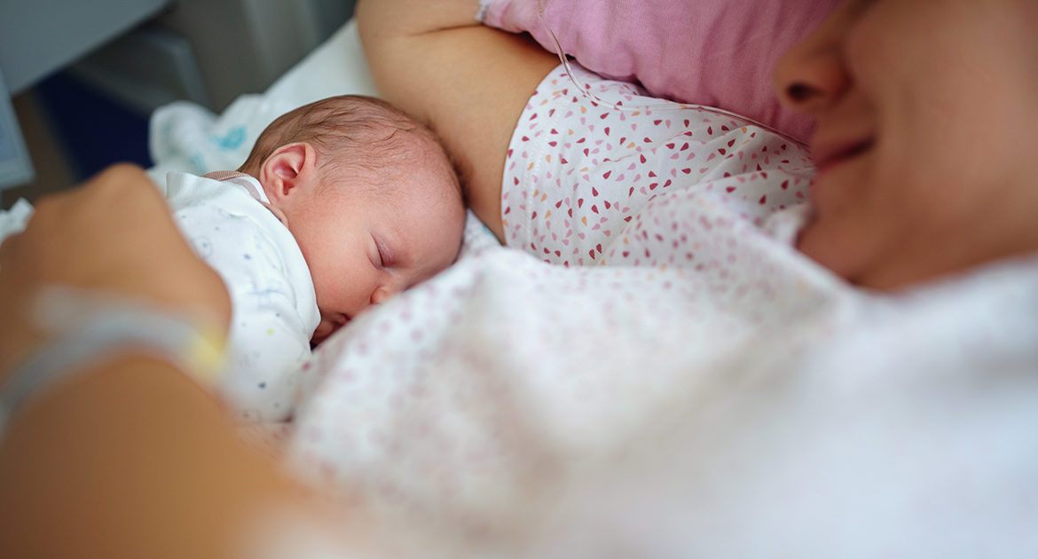 Po porodzie wołałam o pomoc, a moja matka w tym czasie publikowała zdjęcia z wakacji w mediach społecznościowych.